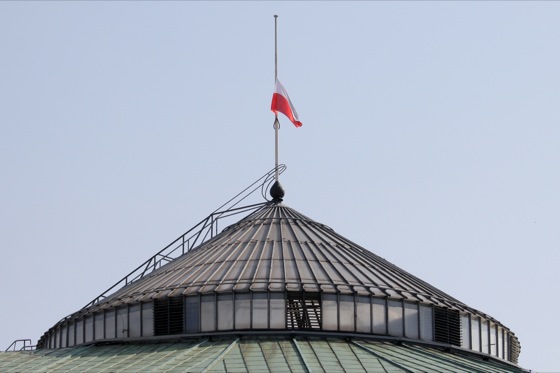 В Польше траур. Приспущены государственные флаги